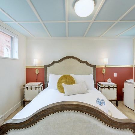 Victoria'S Parliamentary Suite With Private Rooftop Patio & Harbour View Екстериор снимка
