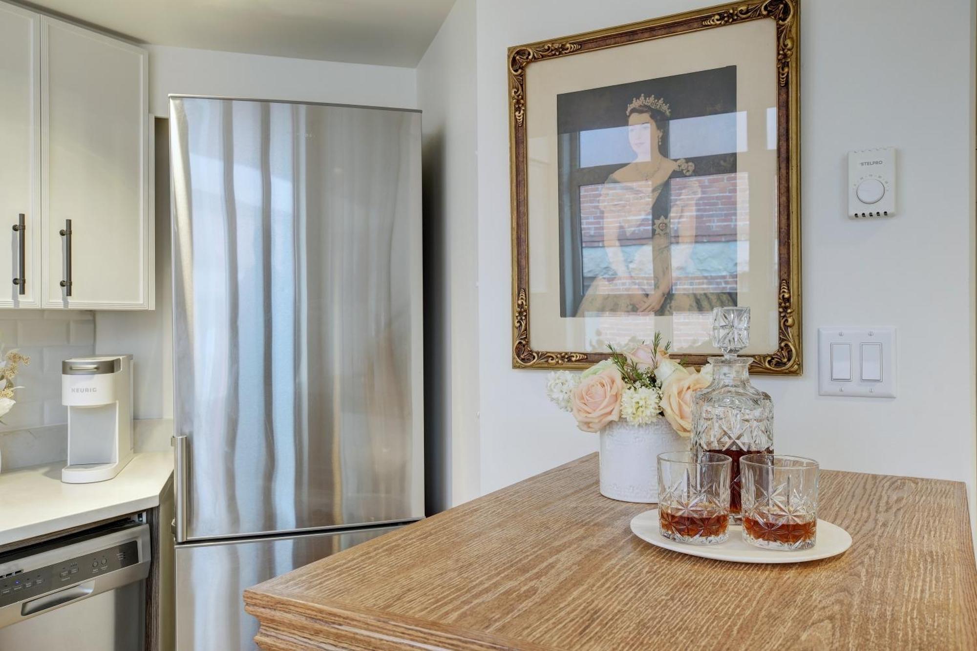 Victoria'S Parliamentary Suite With Private Rooftop Patio & Harbour View Екстериор снимка