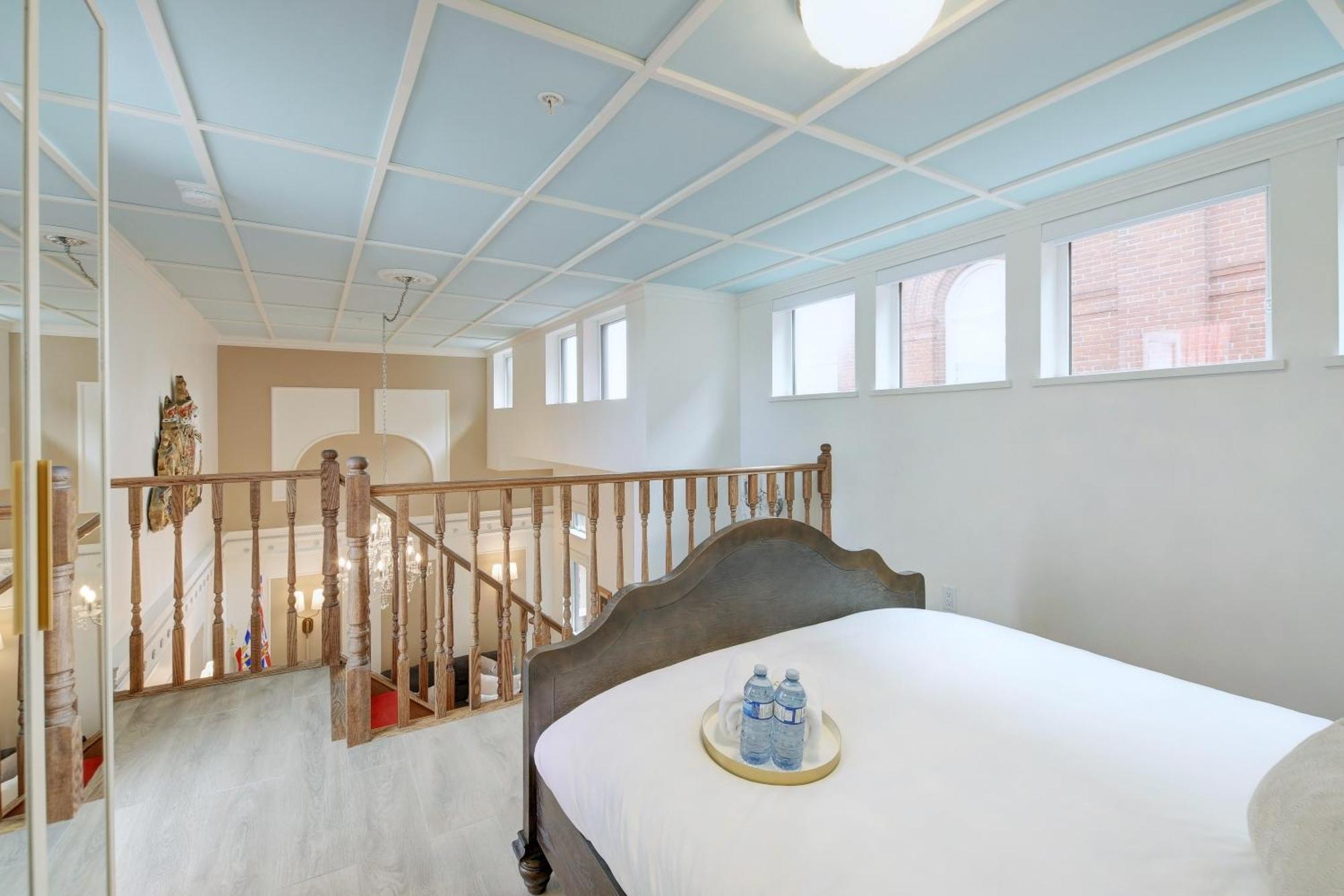 Victoria'S Parliamentary Suite With Private Rooftop Patio & Harbour View Екстериор снимка