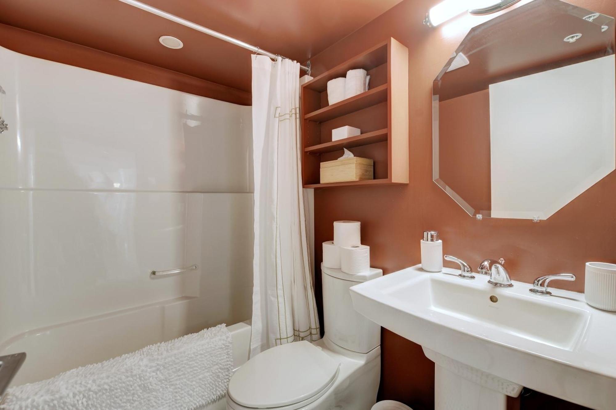 Victoria'S Parliamentary Suite With Private Rooftop Patio & Harbour View Екстериор снимка